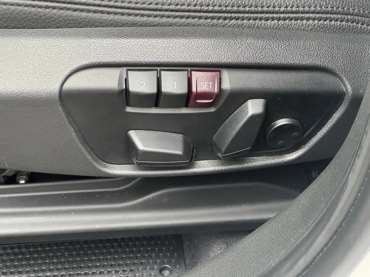 sDrive20i Executive // LEDEREN BEKLEDING // MEMORY SEAT // ELEK. ACHTERKLEP // NAVI // CAM