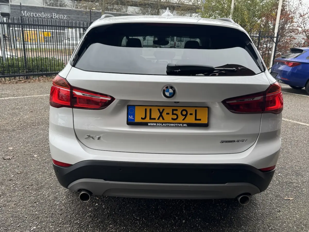 sDrive20i Executive // LEDEREN BEKLEDING // MEMORY SEAT // ELEK. ACHTERKLEP // NAVI // CAM