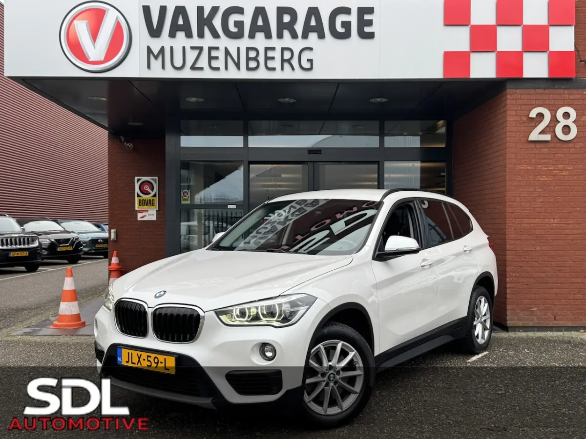 sDrive20i Executive // LEDEREN BEKLEDING // MEMORY SEAT // ELEK. ACHTERKLEP // NAVI // CAM