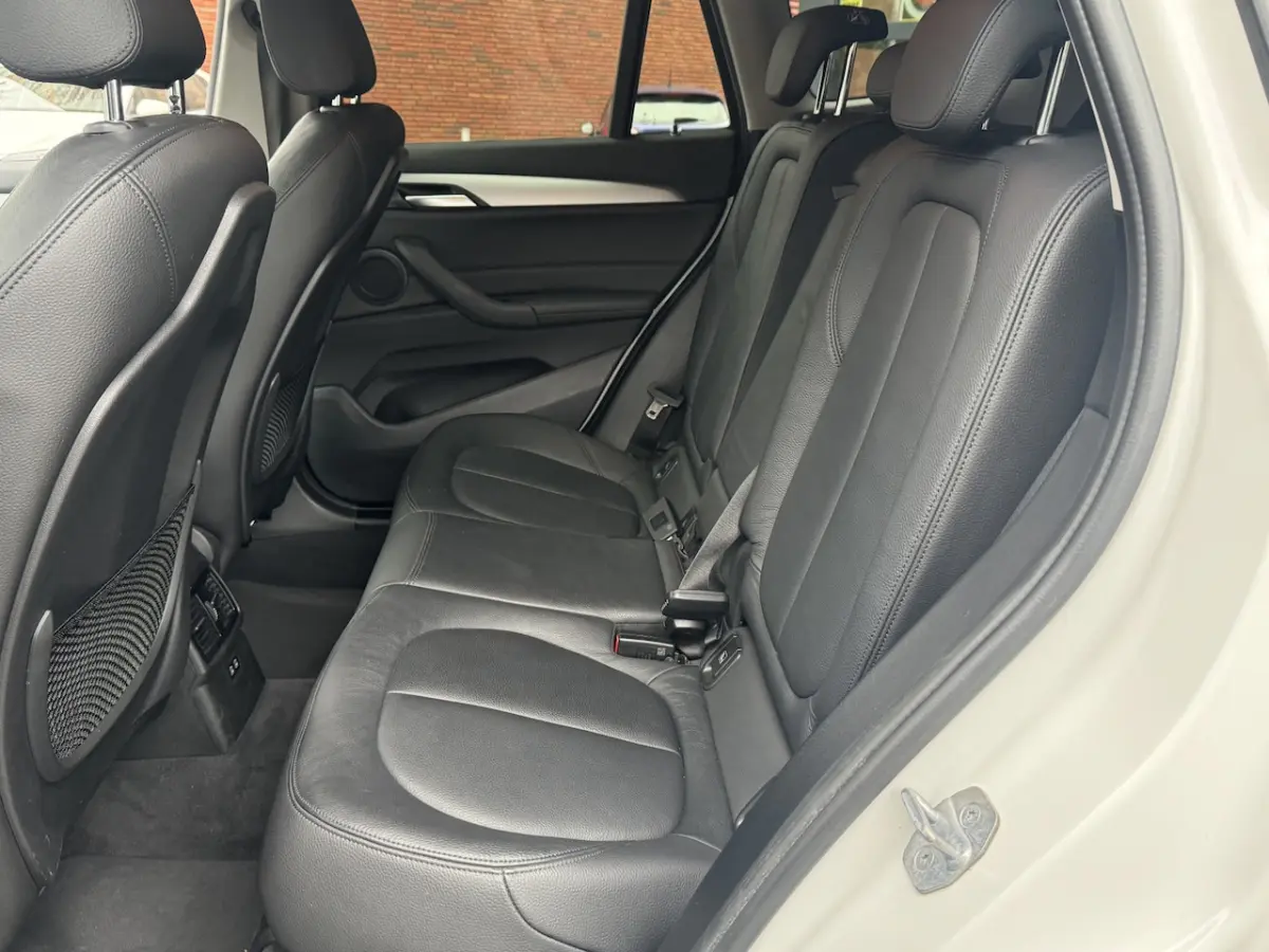 sDrive20i Executive // LEDEREN BEKLEDING // MEMORY SEAT // ELEK. ACHTERKLEP // NAVI // CAM