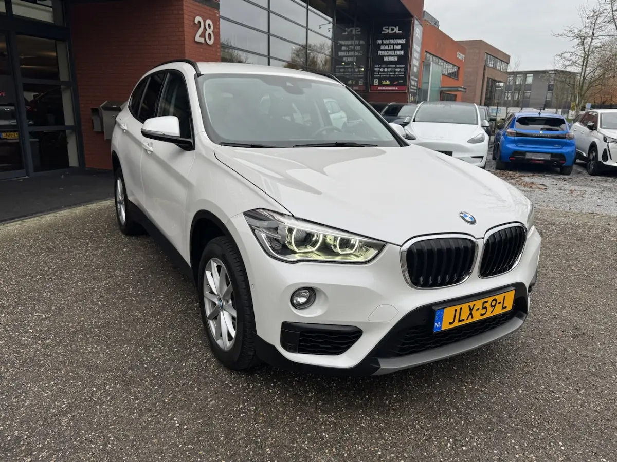 sDrive20i Executive // LEDEREN BEKLEDING // MEMORY SEAT // ELEK. ACHTERKLEP // NAVI // CAM