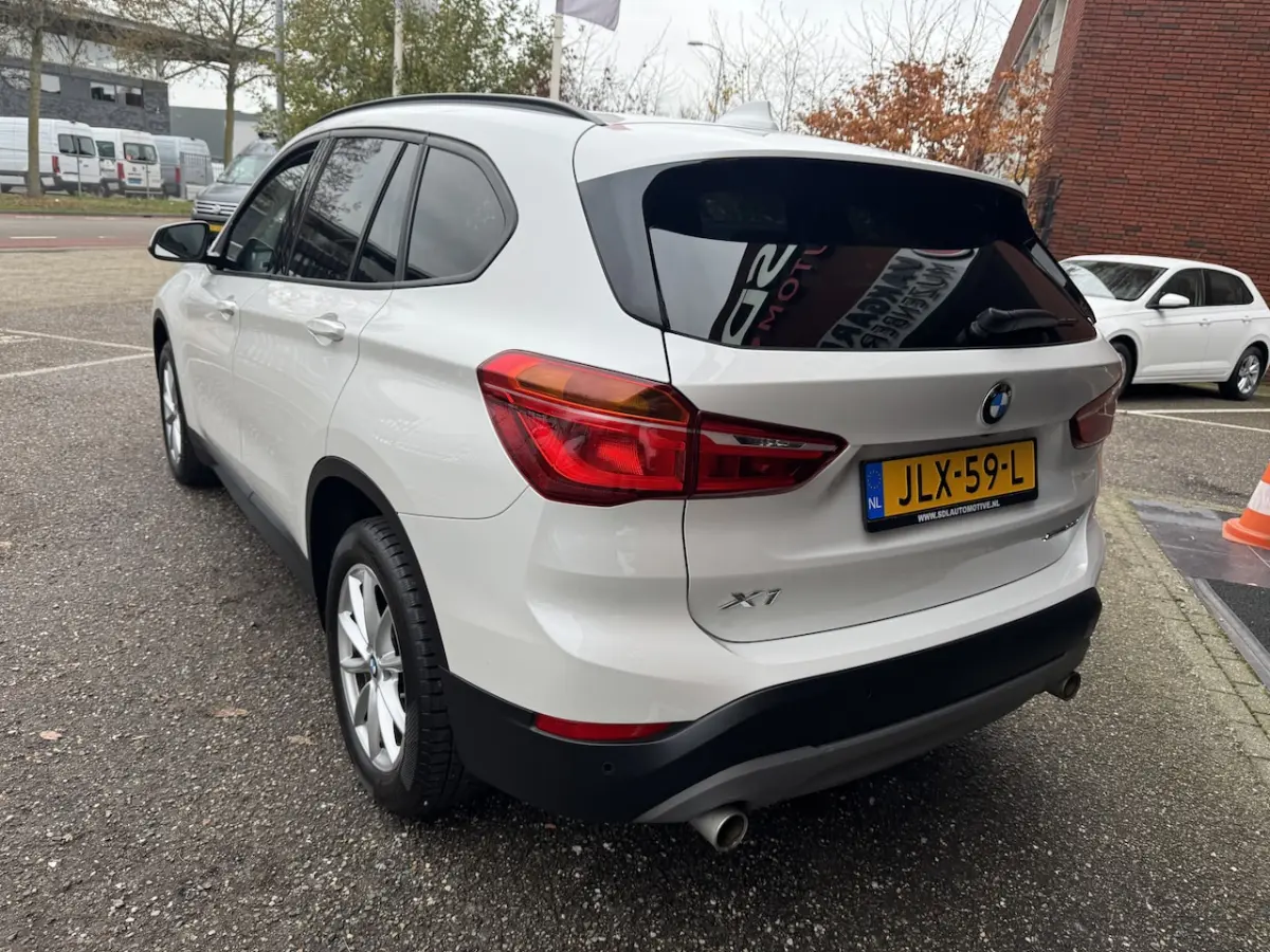 sDrive20i Executive // LEDEREN BEKLEDING // MEMORY SEAT // ELEK. ACHTERKLEP // NAVI // CAM