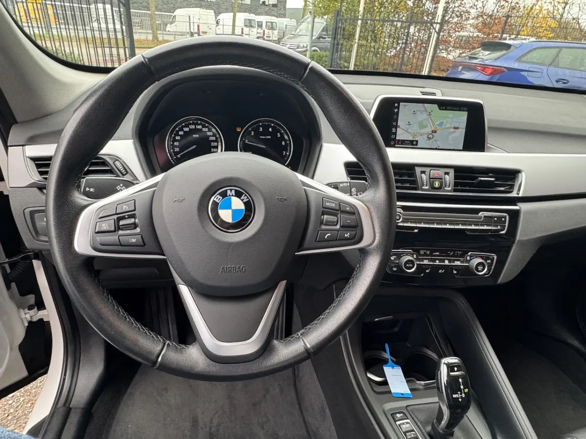 sDrive20i Executive // LEDEREN BEKLEDING // MEMORY SEAT // ELEK. ACHTERKLEP // NAVI // CAM