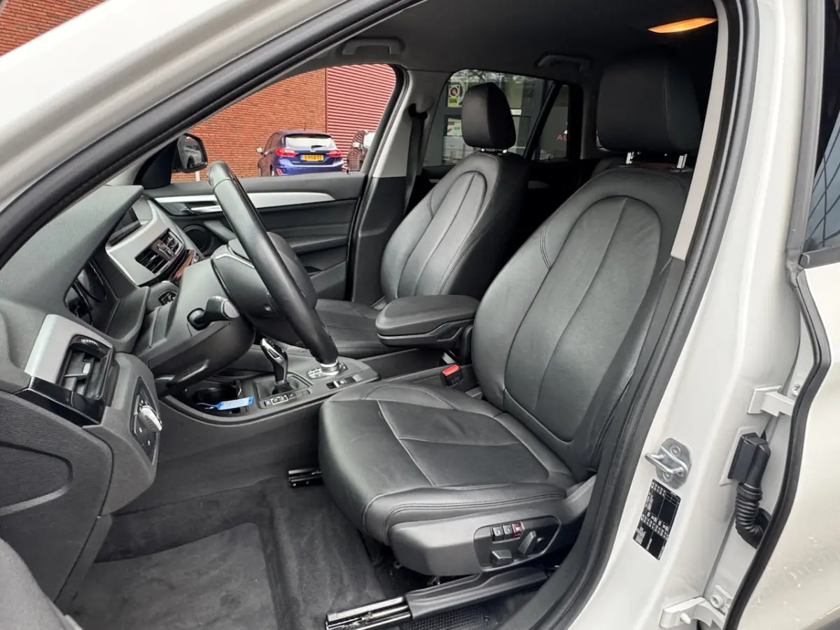 sDrive20i Executive // LEDEREN BEKLEDING // MEMORY SEAT // ELEK. ACHTERKLEP // NAVI // CAM