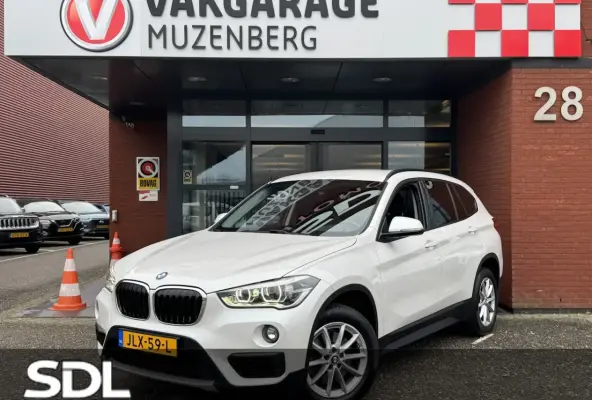 sDrive20i Executive // LEDEREN BEKLEDING // MEMORY SEAT // ELEK. ACHTERKLEP // NAVI // CAM