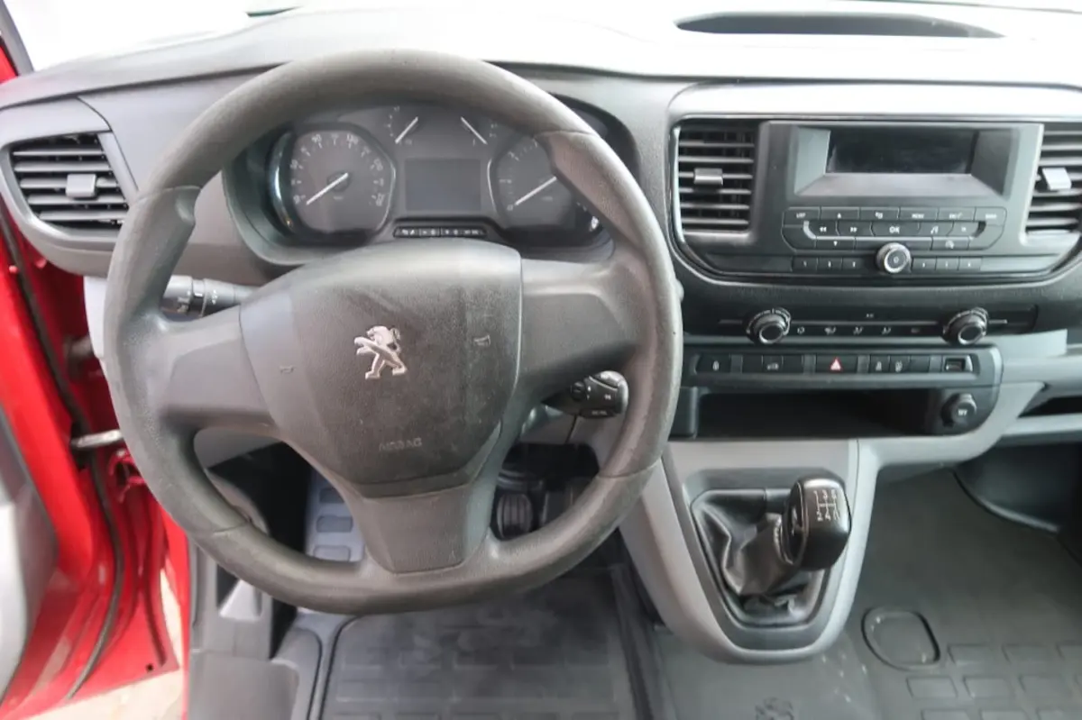 226S 1.6BlueHDI 95 Premium met mooie km-stand