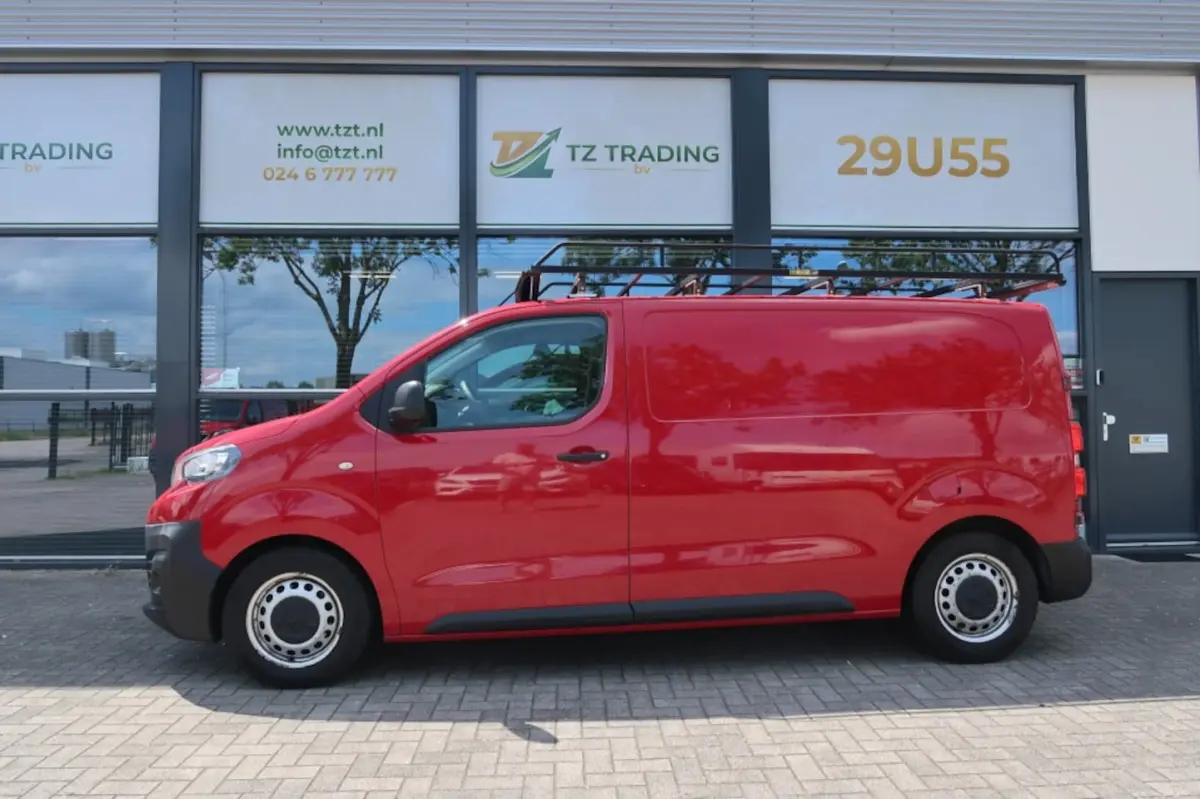 226S 1.6BlueHDI 95 Premium met mooie km-stand