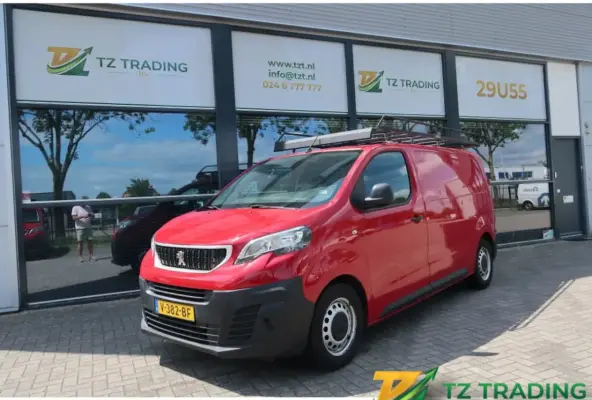 226S 1.6BlueHDI 95 Premium met mooie km-stand
