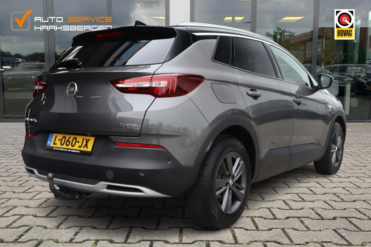 1.2 Turbo 120 Jaar Edition | Trekhaak | Camera | Carplay |