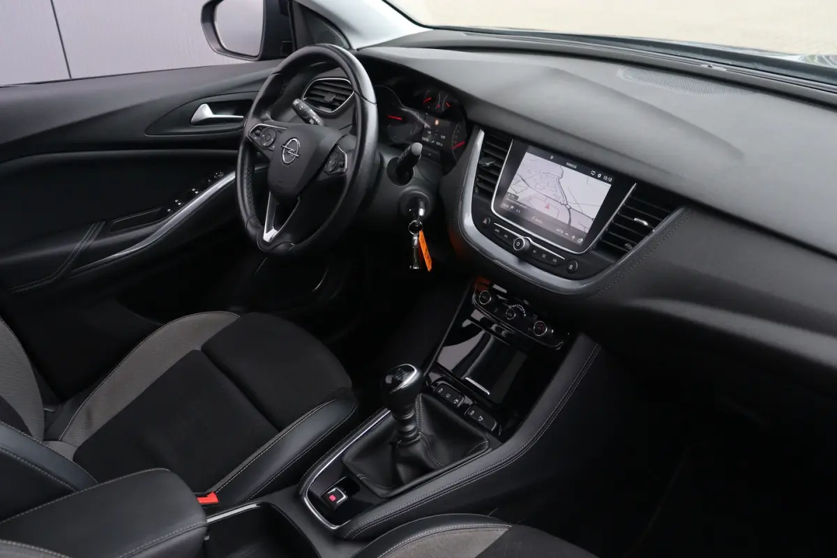 1.2 Turbo 120 Jaar Edition | Trekhaak | Camera | Carplay |