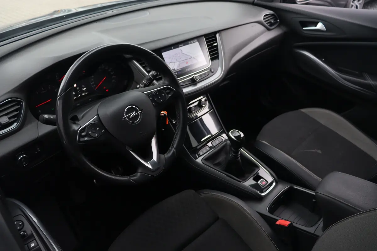 1.2 Turbo 120 Jaar Edition | Trekhaak | Camera | Carplay |