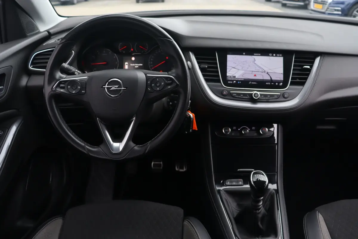 1.2 Turbo 120 Jaar Edition | Trekhaak | Camera | Carplay |