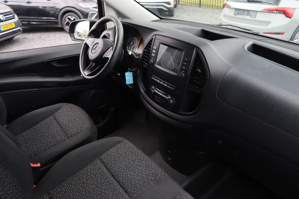 116 CDI | LED | Camera | DAB |