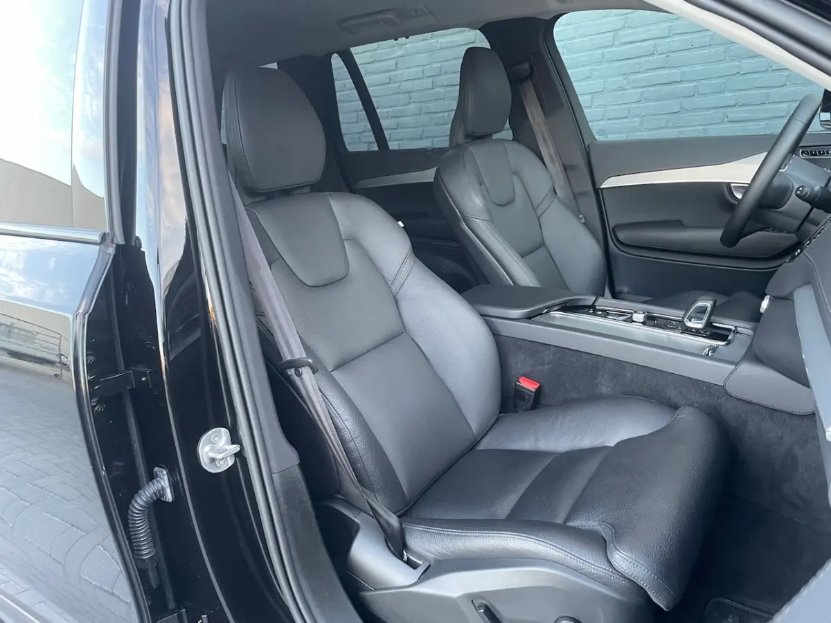 2.0 T8 Recharge AWD Plus dark 360Â° camera trekhaak stoelverwarming 22 inch