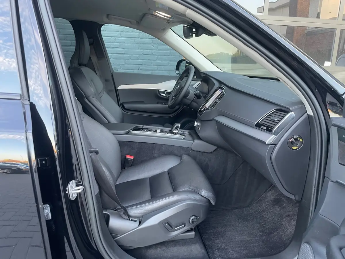 2.0 T8 Recharge AWD Plus dark 360Â° camera trekhaak stoelverwarming 22 inch