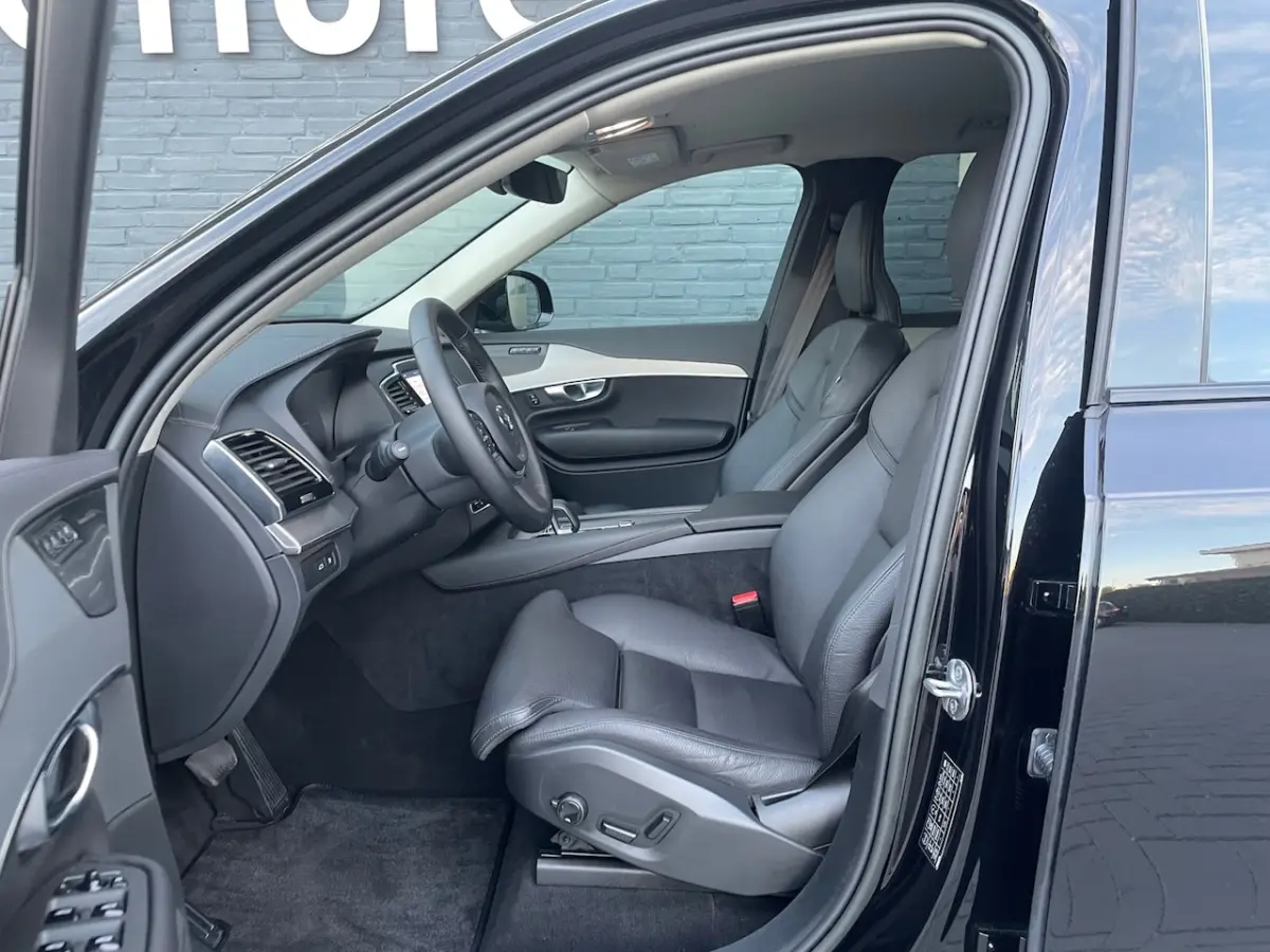 2.0 T8 Recharge AWD Plus dark 360Â° camera trekhaak stoelverwarming 22 inch