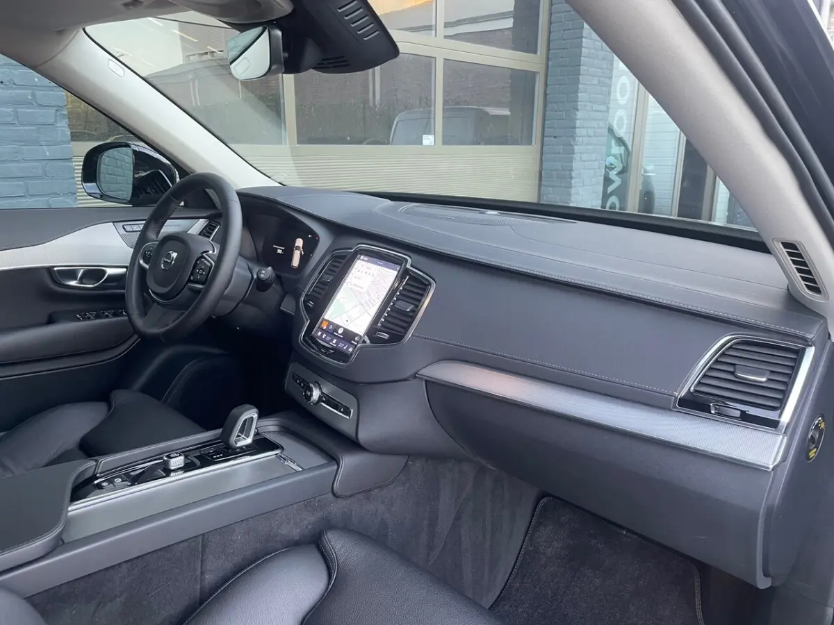 2.0 T8 Recharge AWD Plus dark 360Â° camera trekhaak stoelverwarming 22 inch