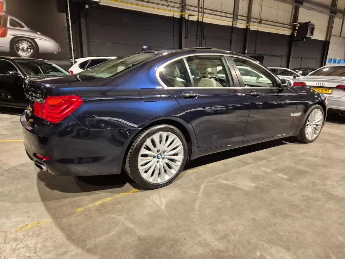 750i High Executive - Softclose - Memorystoelen - Schuifdak - NL Auto