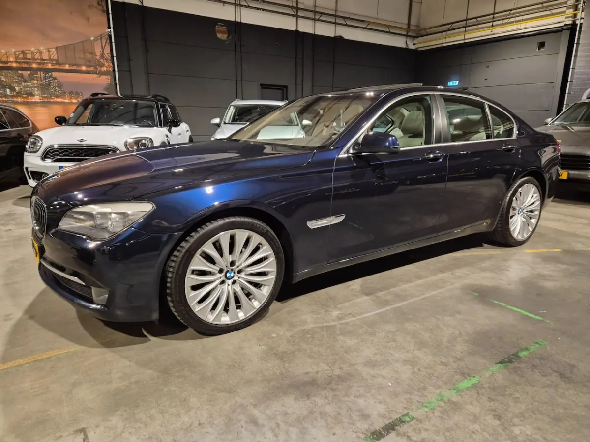 750i High Executive - Softclose - Memorystoelen - Schuifdak - NL Auto
