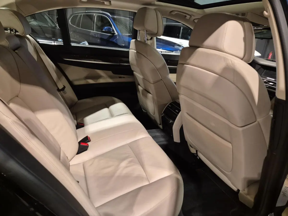 750i High Executive - Softclose - Memorystoelen - Schuifdak - NL Auto