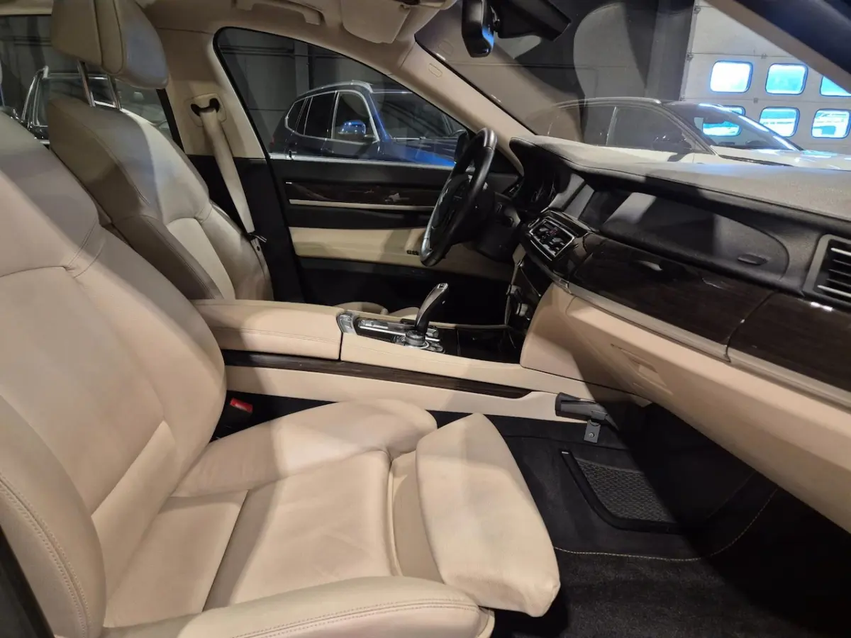 750i High Executive - Softclose - Memorystoelen - Schuifdak - NL Auto