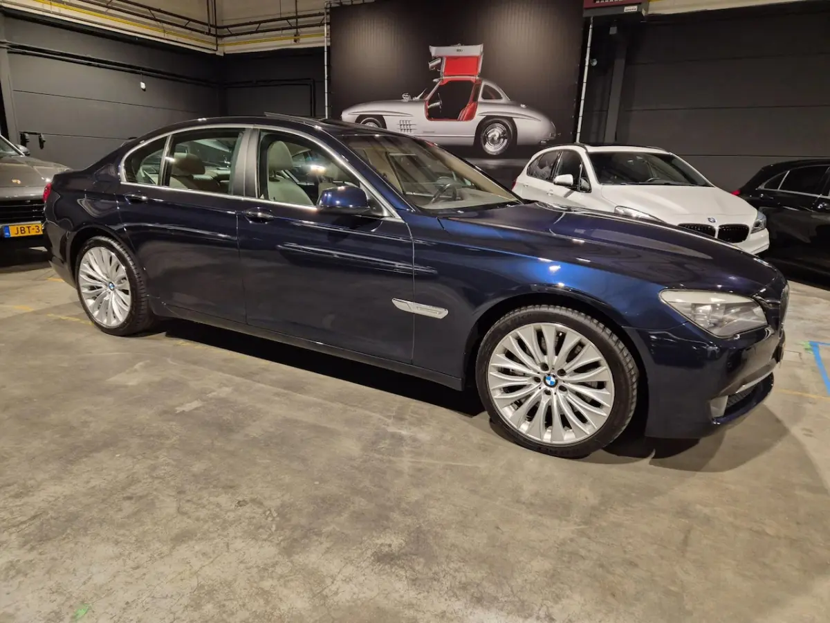 750i High Executive - Softclose - Memorystoelen - Schuifdak - NL Auto