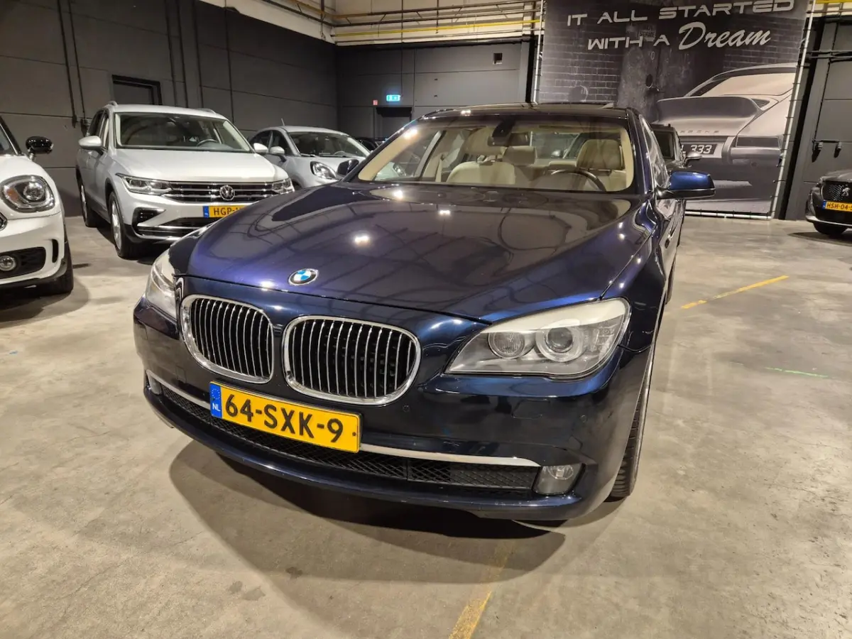 750i High Executive - Softclose - Memorystoelen - Schuifdak - NL Auto