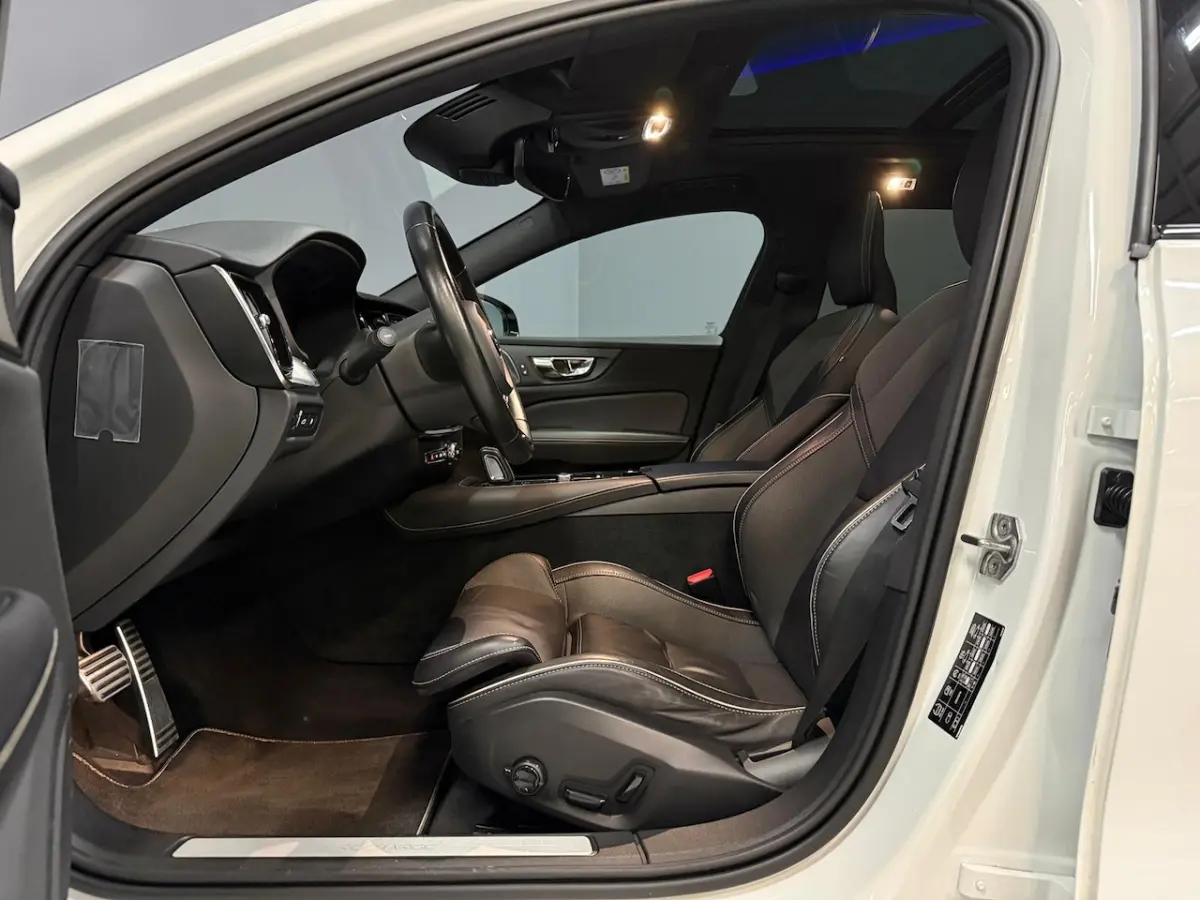 2.0 T6 Recharge AWD R-Design 360|Trekhaak|H/K|HeadUp|Pano