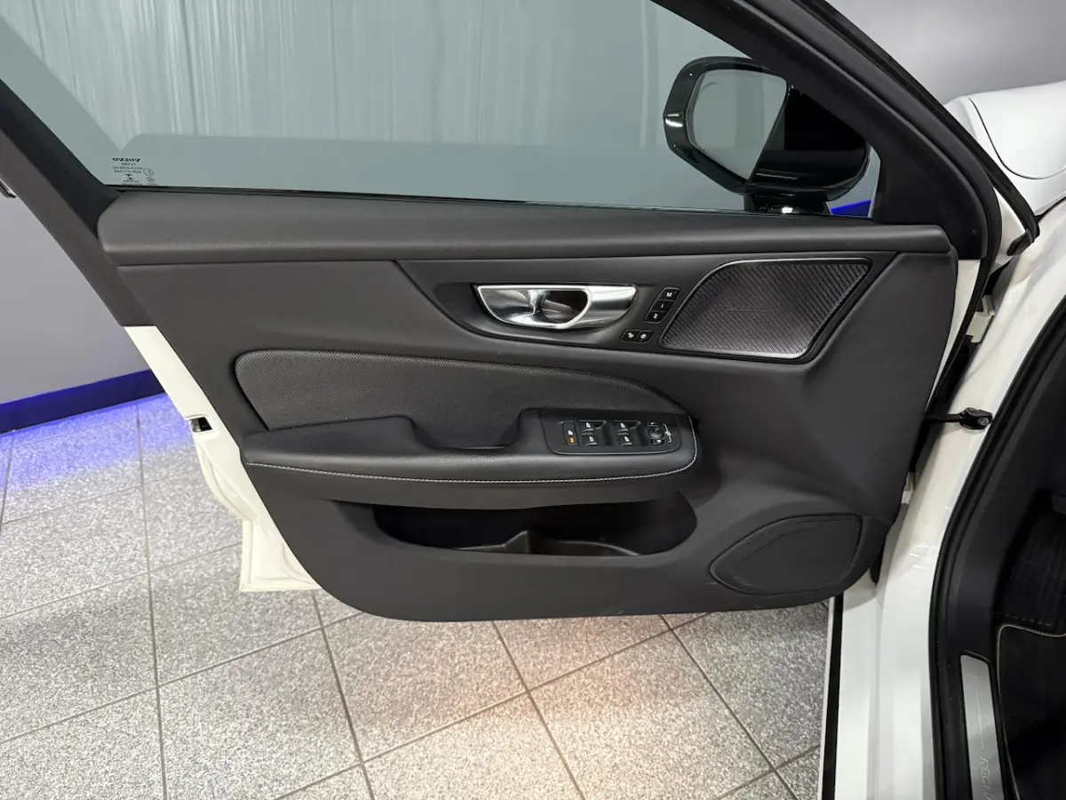 2.0 T6 Recharge AWD R-Design 360|Trekhaak|H/K|HeadUp|Pano