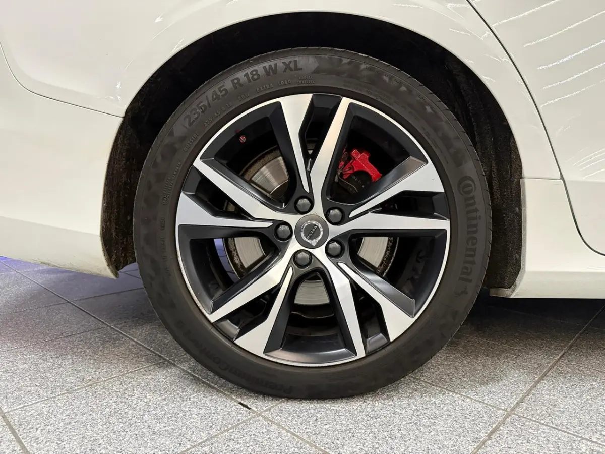 2.0 T6 Recharge AWD R-Design 360|Trekhaak|H/K|HeadUp|Pano