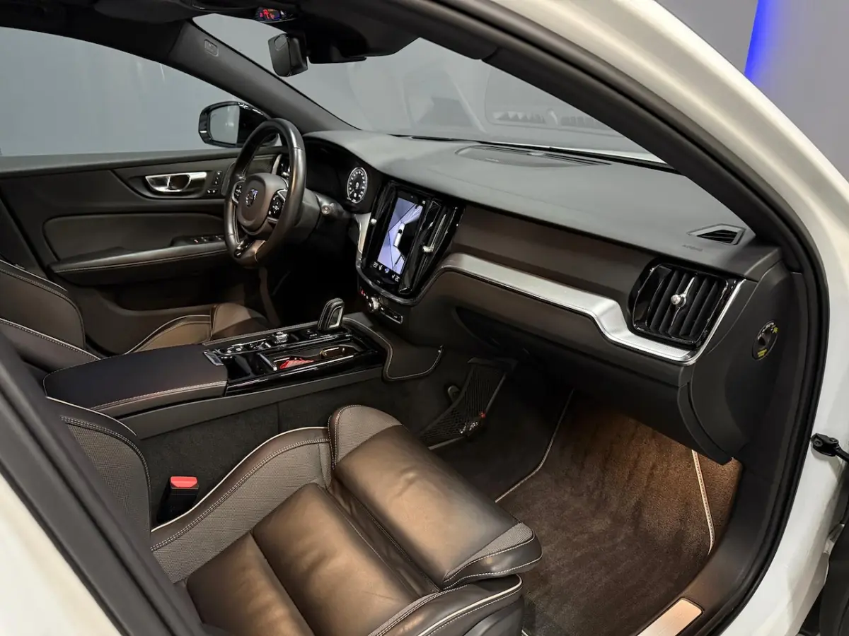 2.0 T6 Recharge AWD R-Design 360|Trekhaak|H/K|HeadUp|Pano