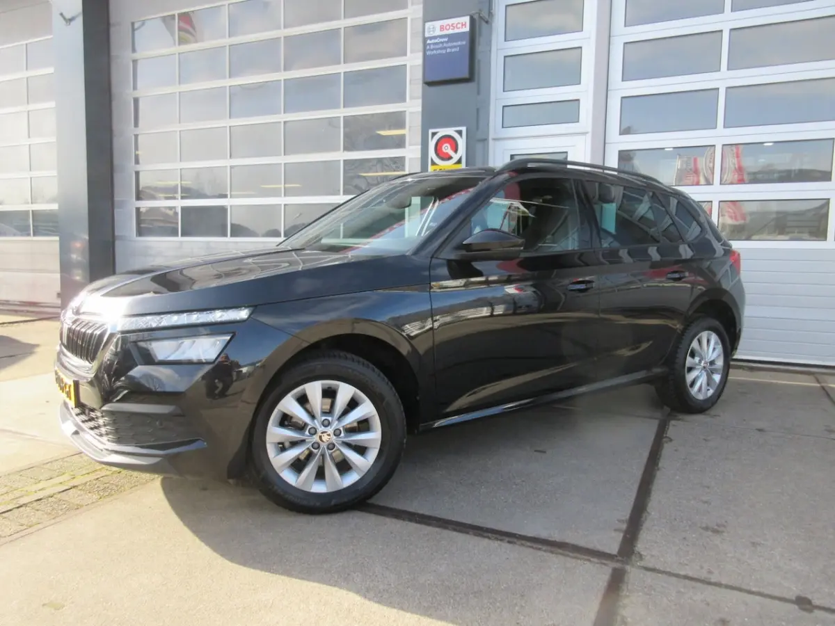 1.0 TSI Sport Business / Carplay / PDC / Navi