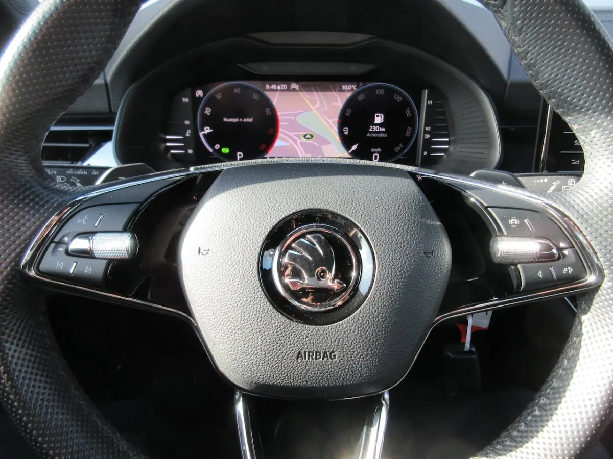 1.0 TSI Sport Business / Carplay / PDC / Navi