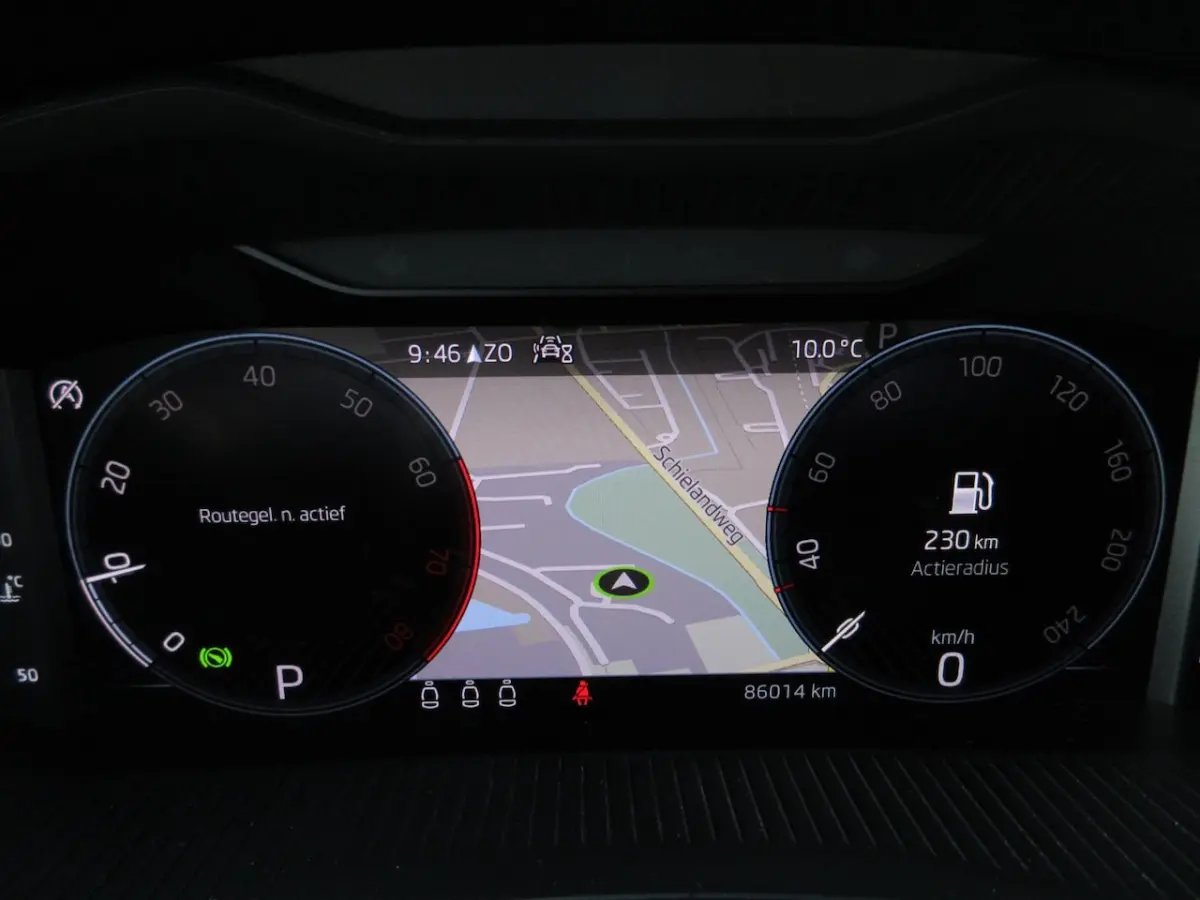 1.0 TSI Sport Business / Carplay / PDC / Navi