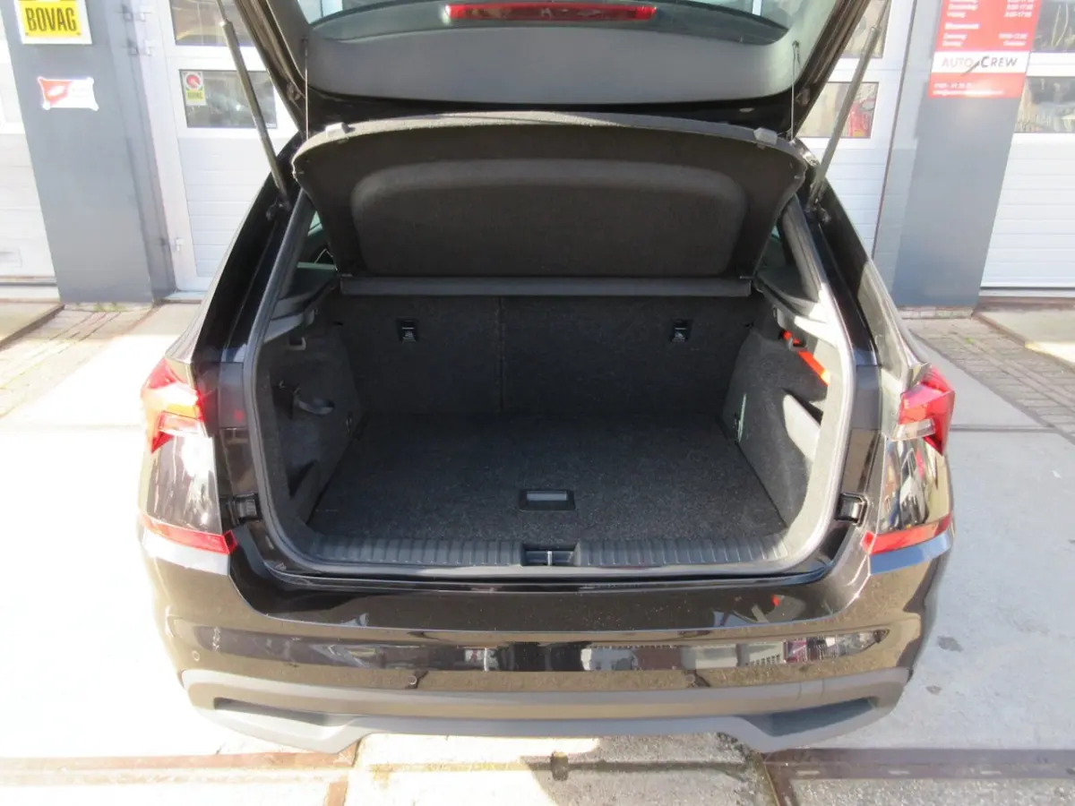 1.0 TSI Sport Business / Carplay / PDC / Navi