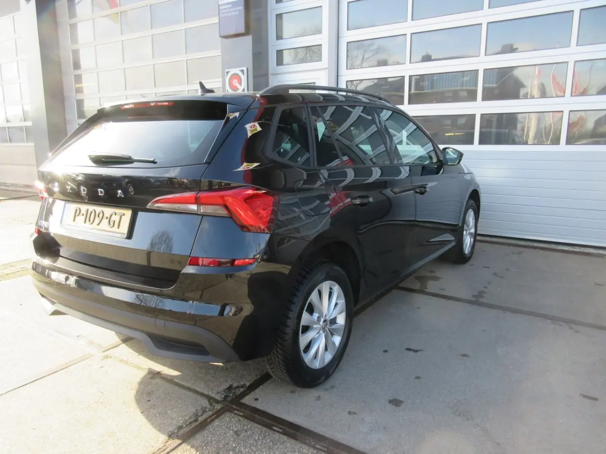 1.0 TSI Sport Business / Carplay / PDC / Navi