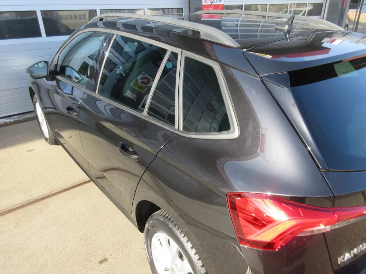 1.0 TSI Sport Business / Carplay / PDC / Navi