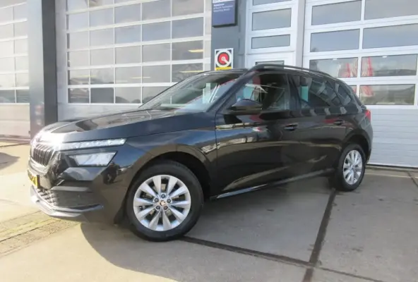 1.0 TSI Sport Business / Carplay / PDC / Navi