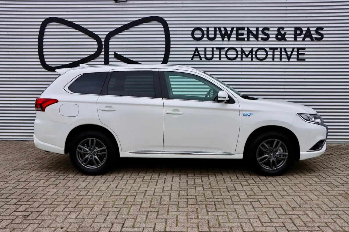 2.4 PHEV Pure | CARPLAY | CAMERA | STOELVERWARMING