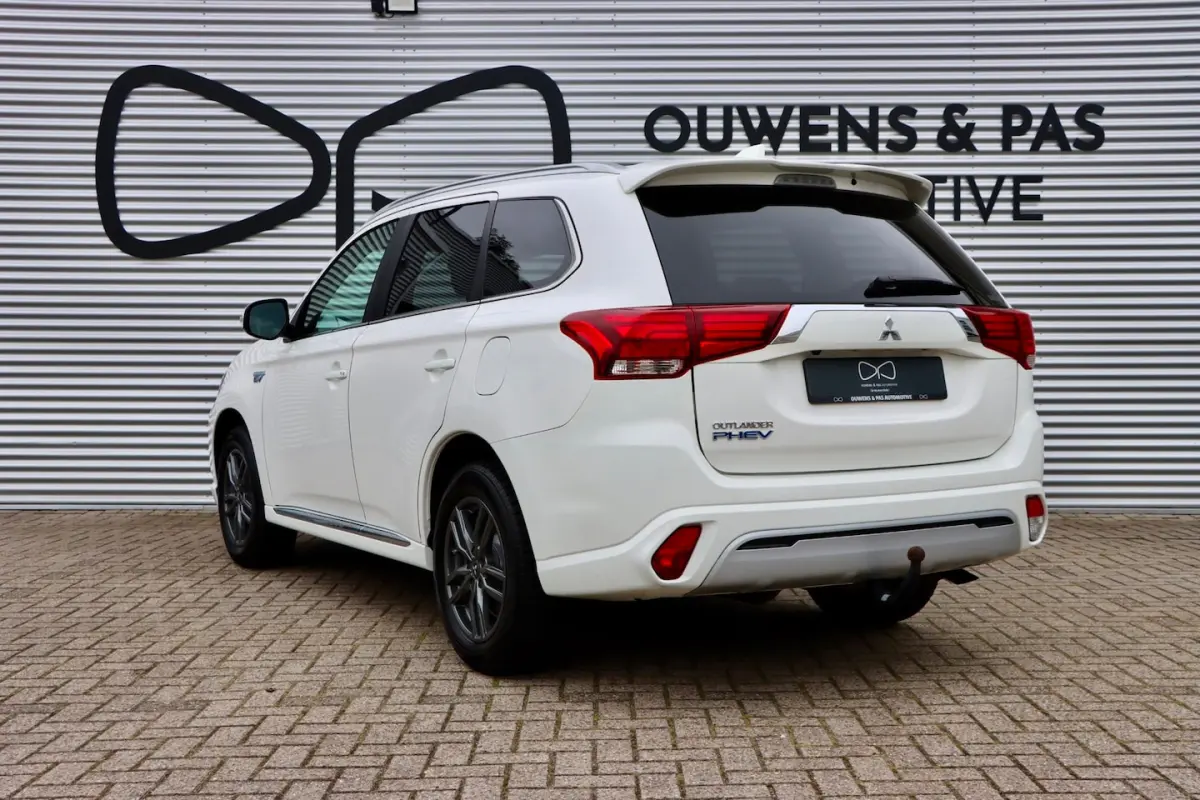 2.4 PHEV Pure | CARPLAY | CAMERA | STOELVERWARMING