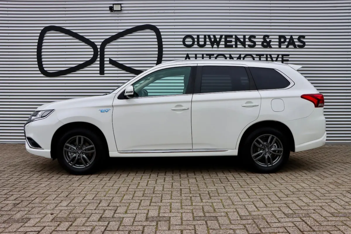 2.4 PHEV Pure | CARPLAY | CAMERA | STOELVERWARMING