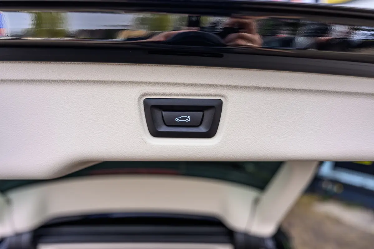 318i High Executive|Led|Car-Play|trekhaak