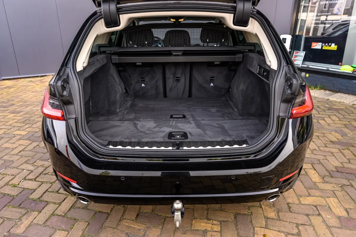 318i High Executive|Led|Car-Play|trekhaak