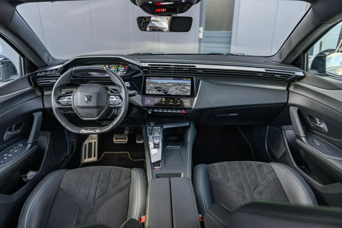 1.6 HYbrid GT 180 EAT8|Car-Play|Camera|191 PK