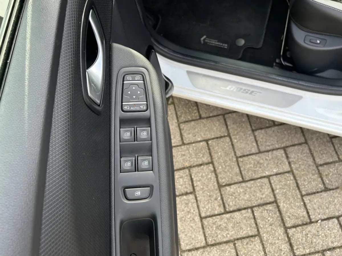 0.9 TCe Bose