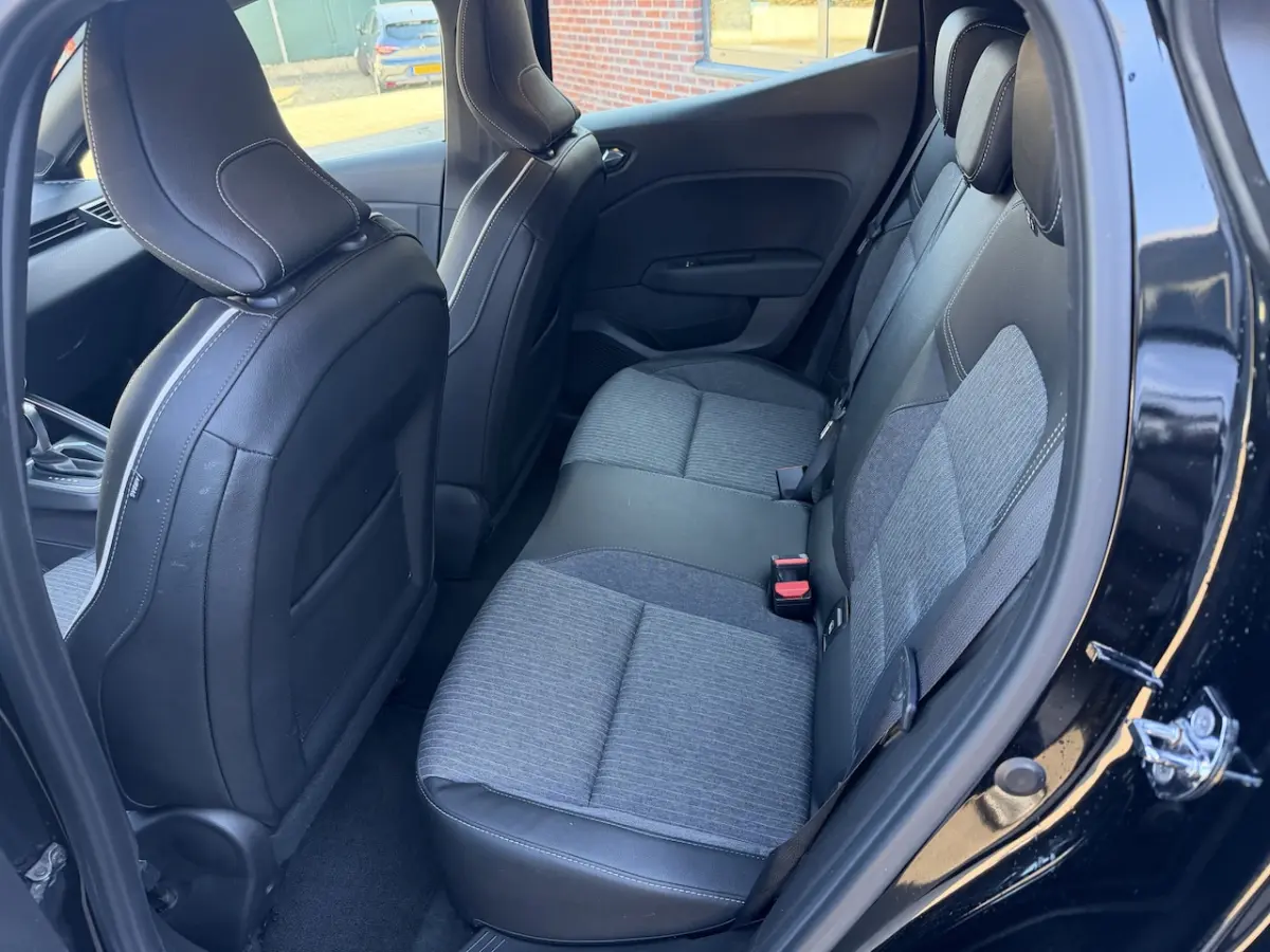 1.6 E-Tech Hybrid 140 Intens