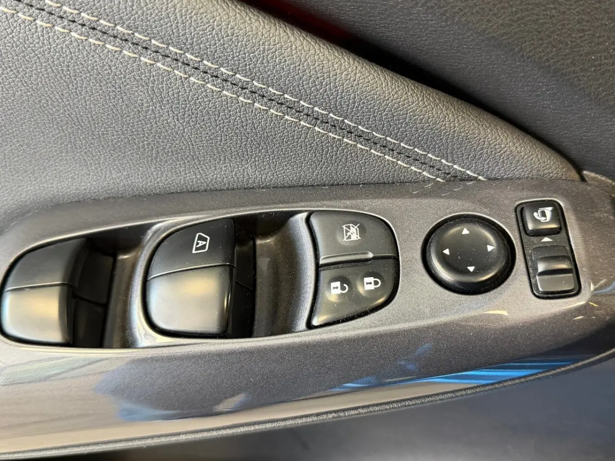 1.0 DIG-T CAMERA 360Â° APPLE CARPLAY PDC CRUISE AIRCO AUX USB AUTO-HOLD START/STOP KEYLESS-