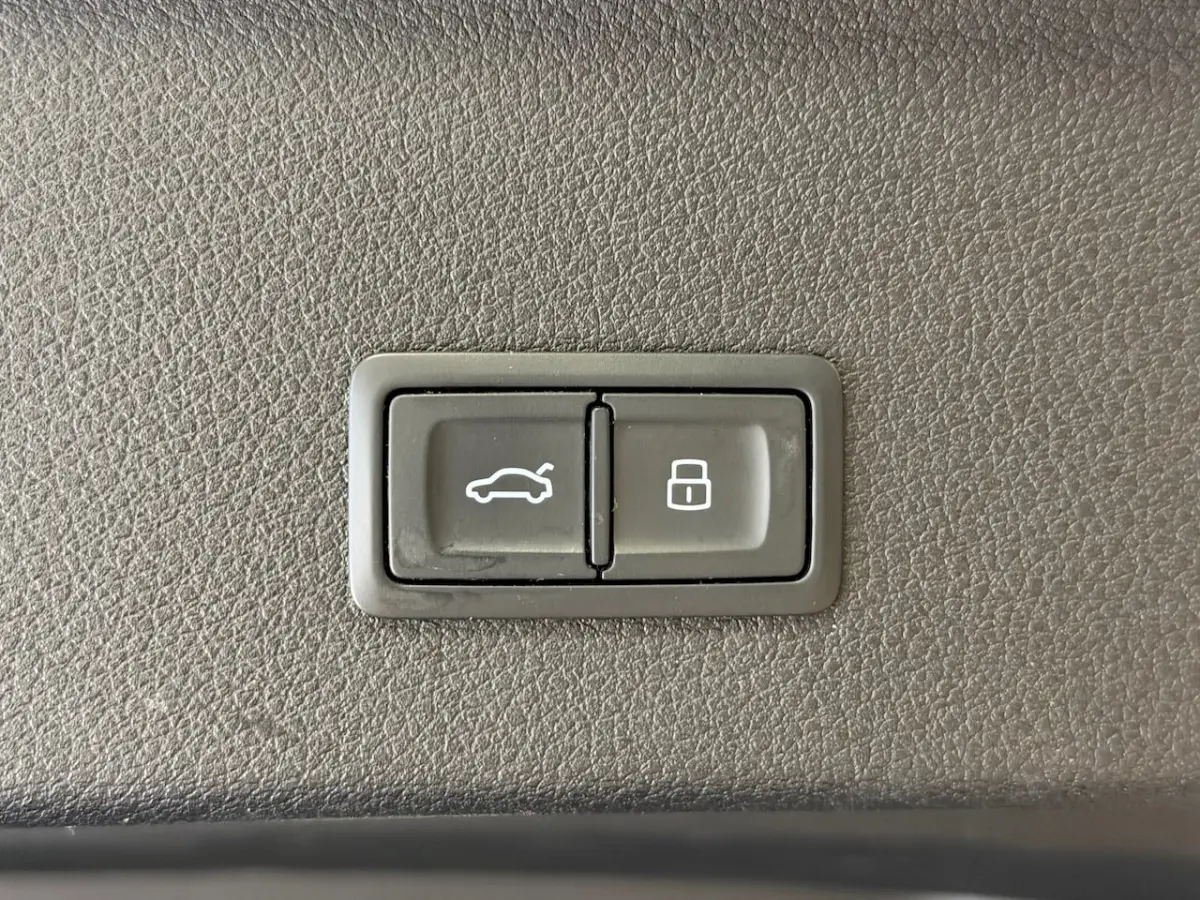 55 quattro S edition 95 kWh RS STOELEN PANO CAMERA VIRTUAL COCKPIT NAVI LEDER APPLE CARPLA