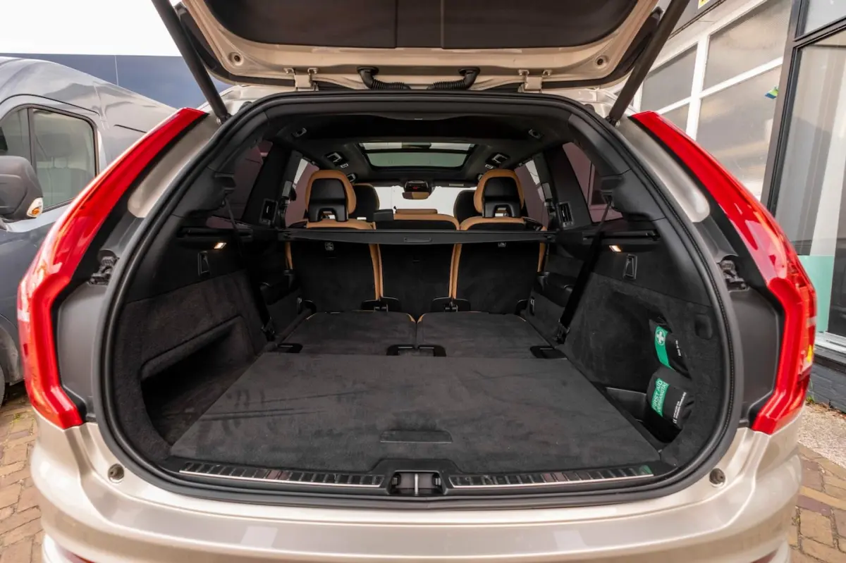 2.0 T8 Twin Engine AWD Inscription|PANO|LEDER|CAMERA|CARPLAY