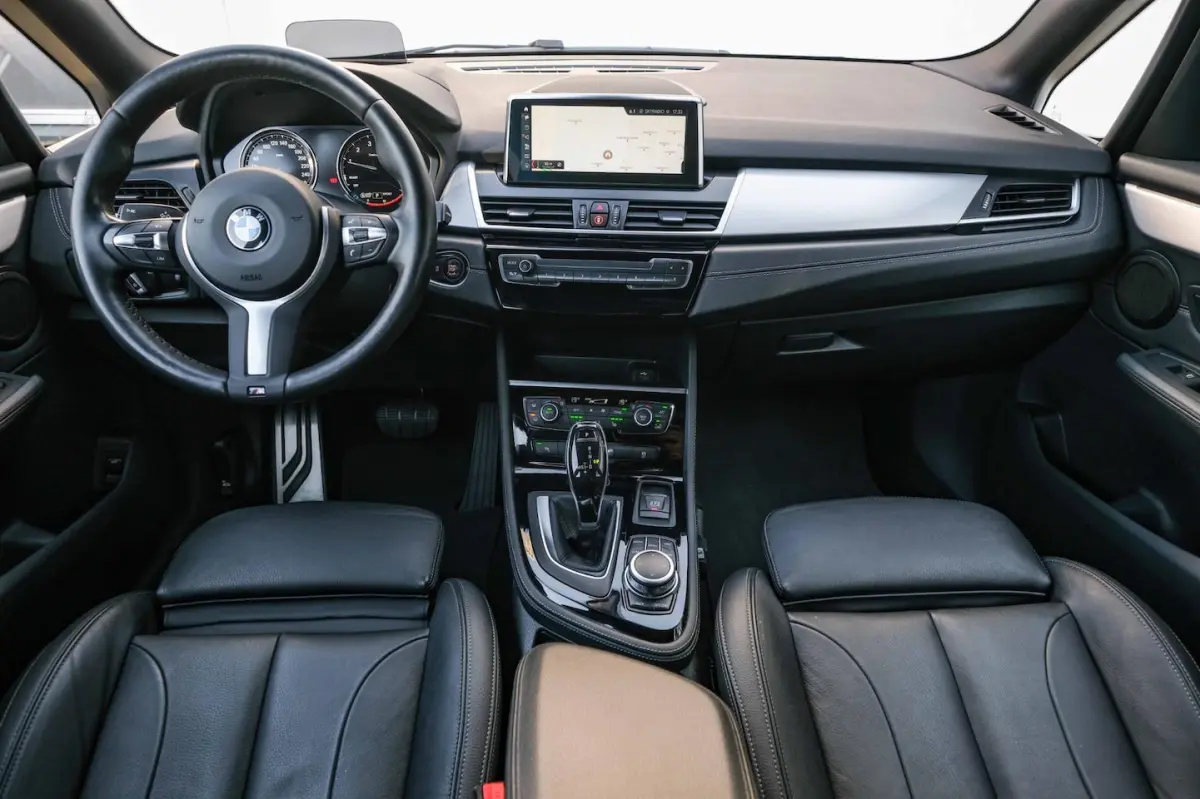 218i Business Edition Plus|M-Sport|Leer|Navi|